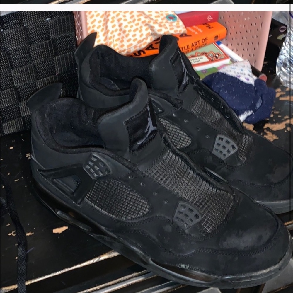 Black cat 2006 Jordan 4’s